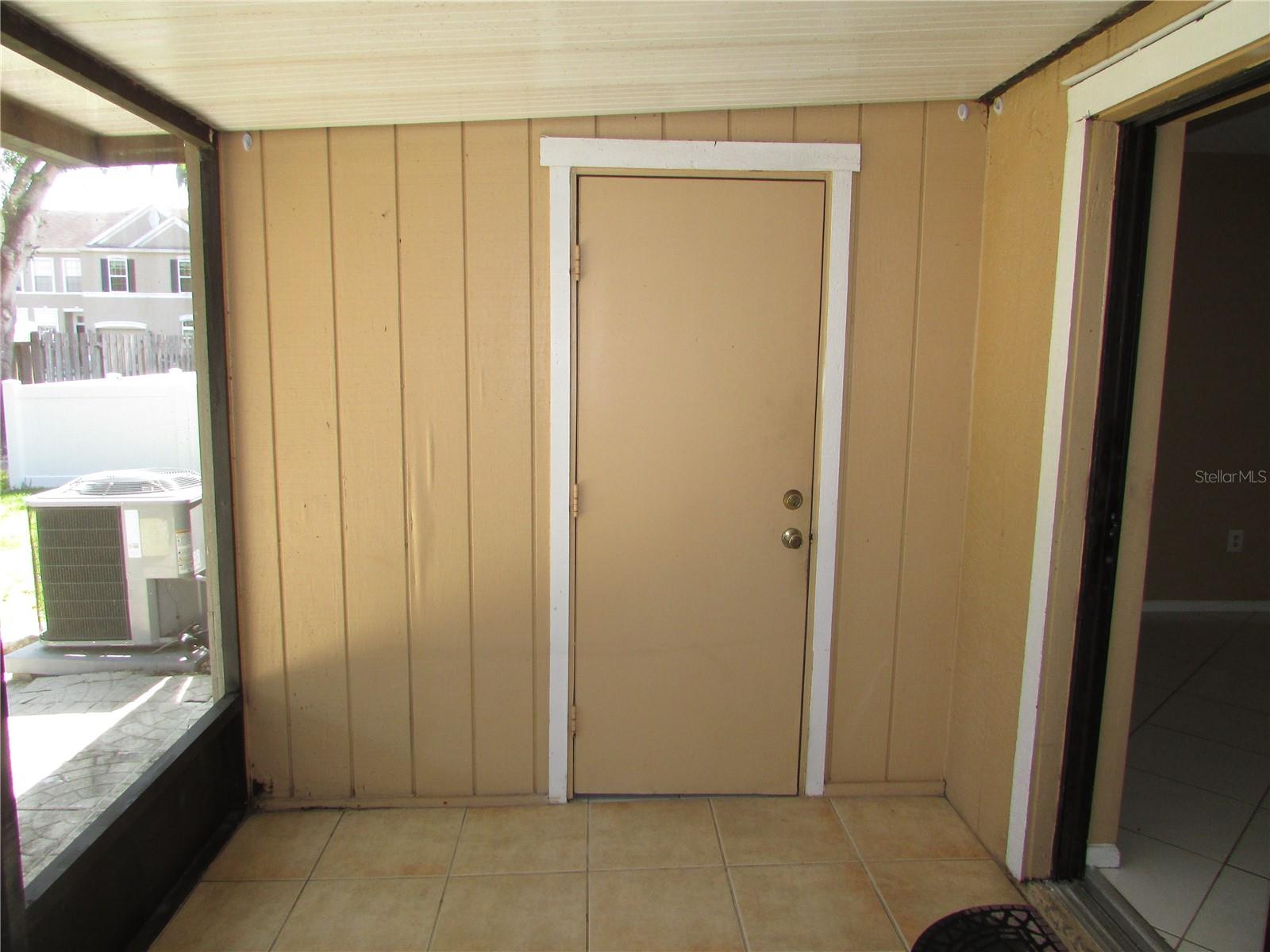 Image 21 of 26 For 10049 Lake Oak Circle