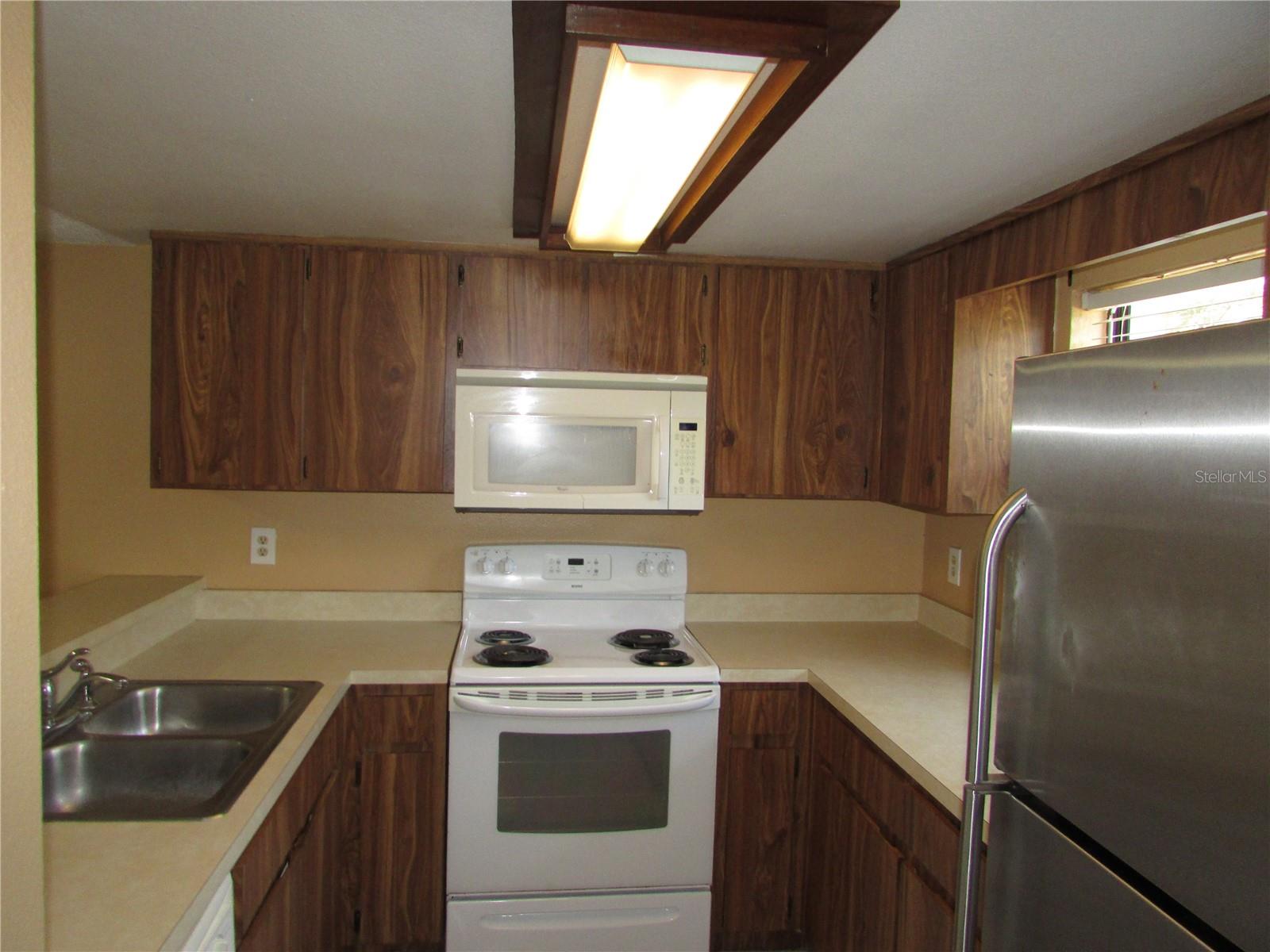 Image 4 of 26 For 10049 Lake Oak Circle