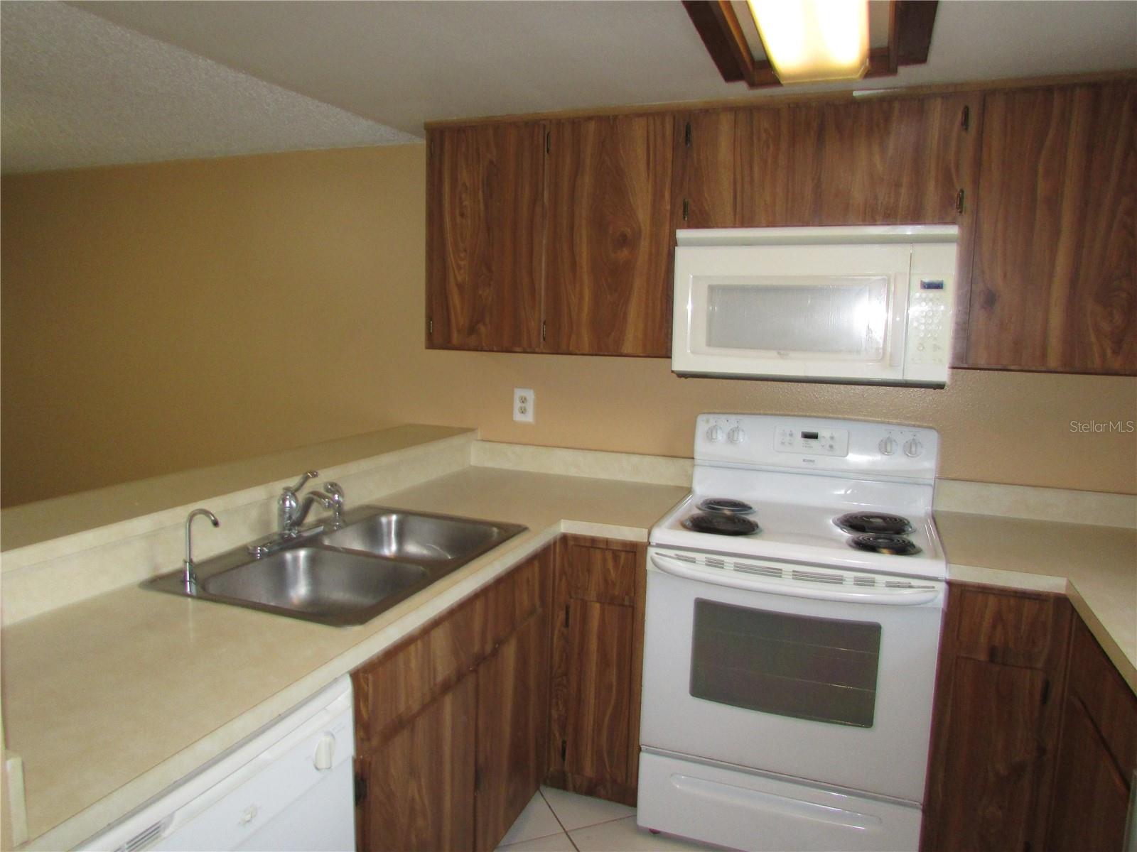 Image 6 of 26 For 10049 Lake Oak Circle