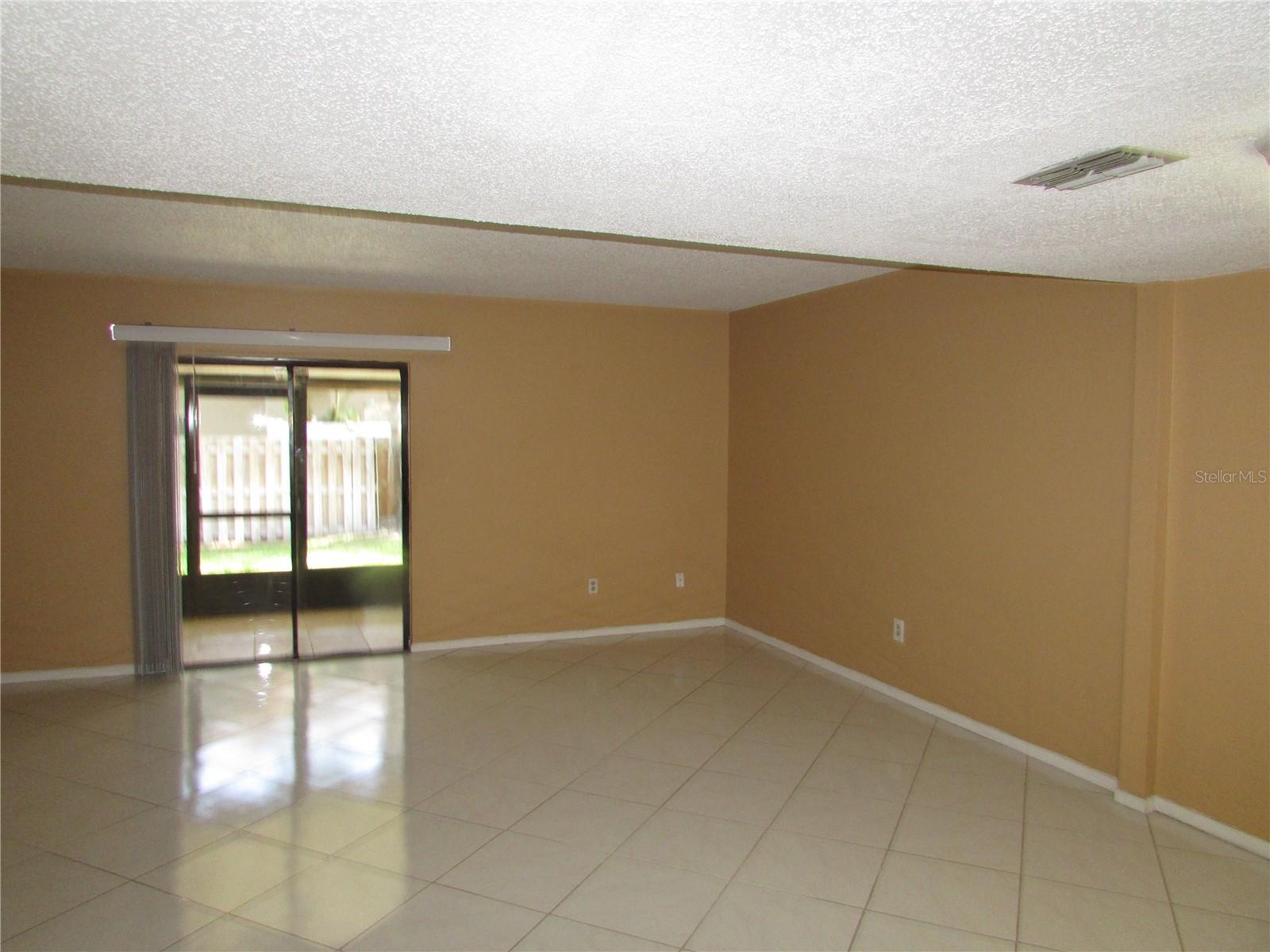 Image 7 of 26 For 10049 Lake Oak Circle