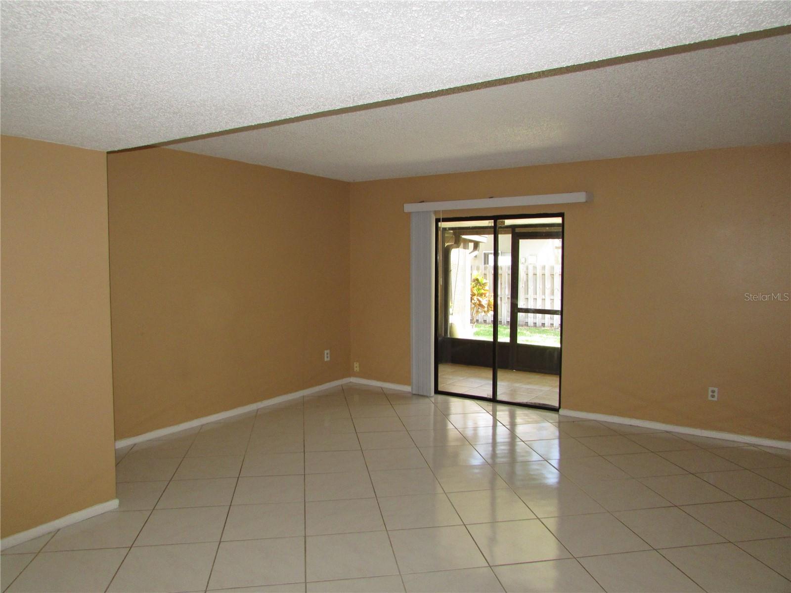Image 9 of 26 For 10049 Lake Oak Circle