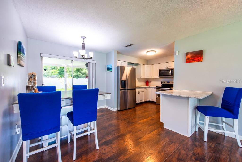 Listing photo id 8 for 11398 88th Avenue