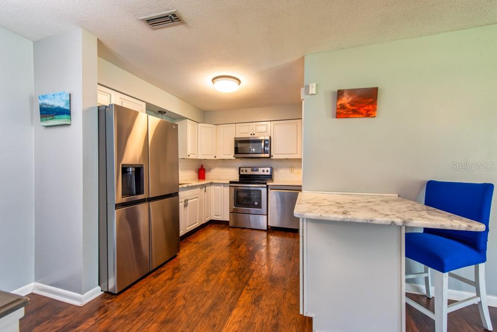 Listing photo id 9 for 11398 88th Avenue