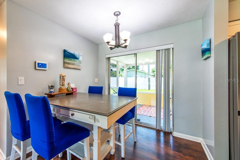 Listing photo id 15 for 11398 88th Avenue