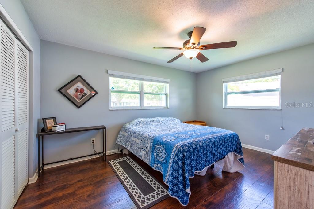 Listing photo id 16 for 11398 88th Avenue
