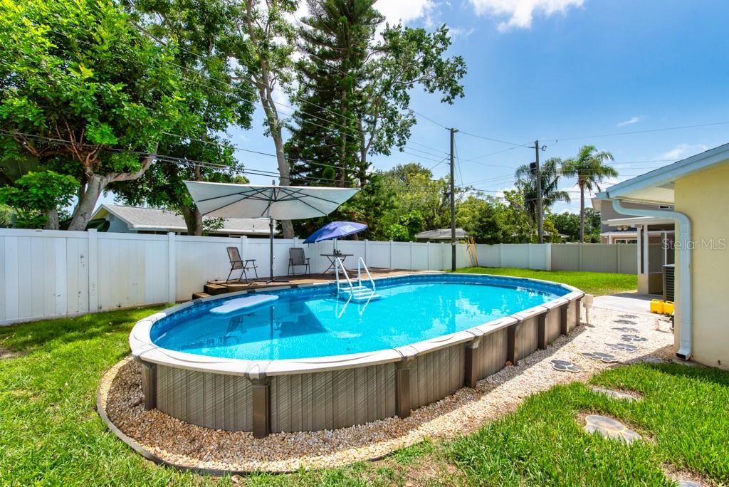 Listing photo id 0 for 11398 88th Avenue