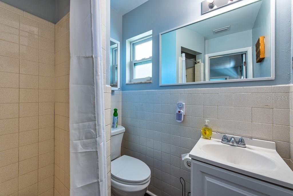 Listing photo id 26 for 11398 88th Avenue