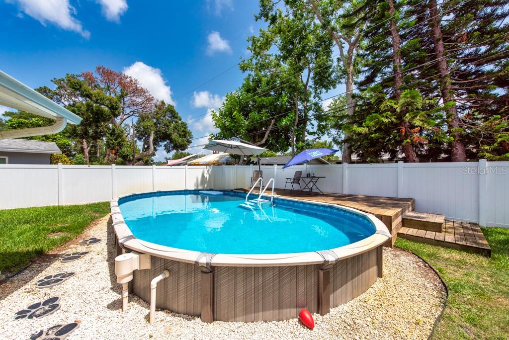 Listing photo id 1 for 11398 88th Avenue