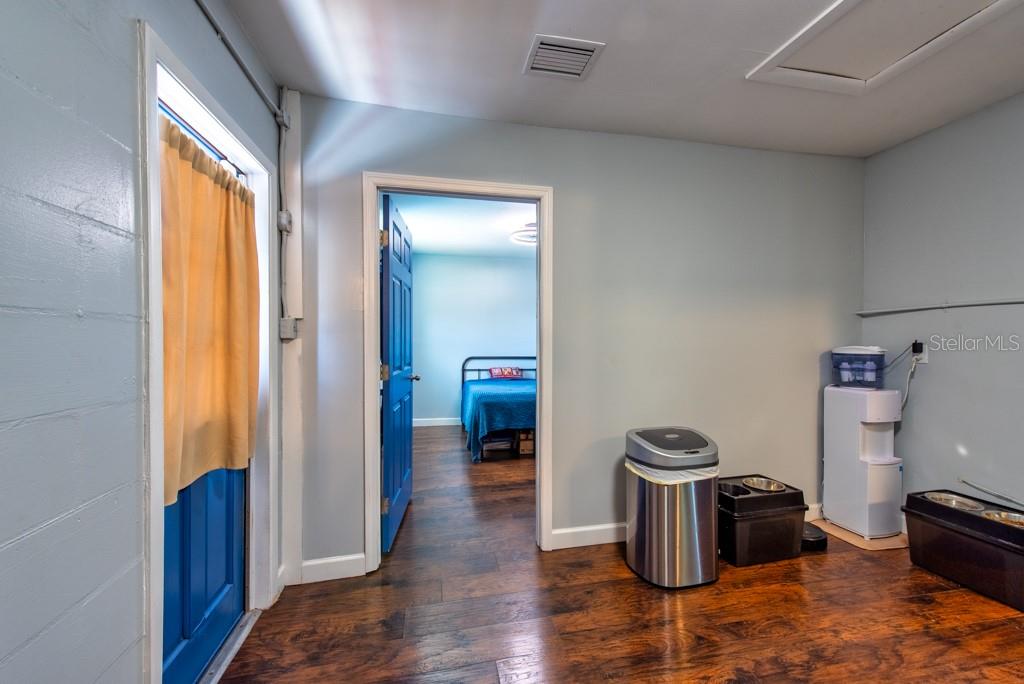 Listing photo id 28 for 11398 88th Avenue