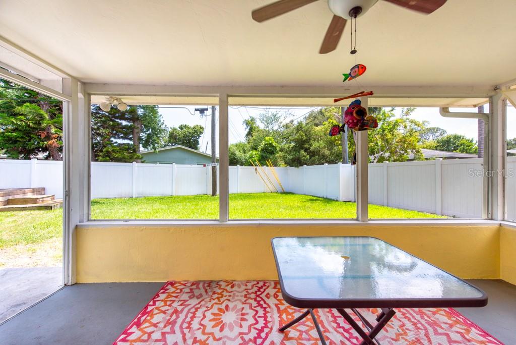 Listing photo id 29 for 11398 88th Avenue