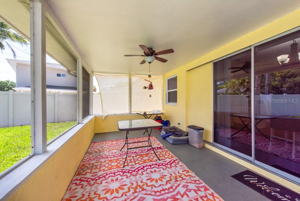 Listing photo id 30 for 11398 88th Avenue
