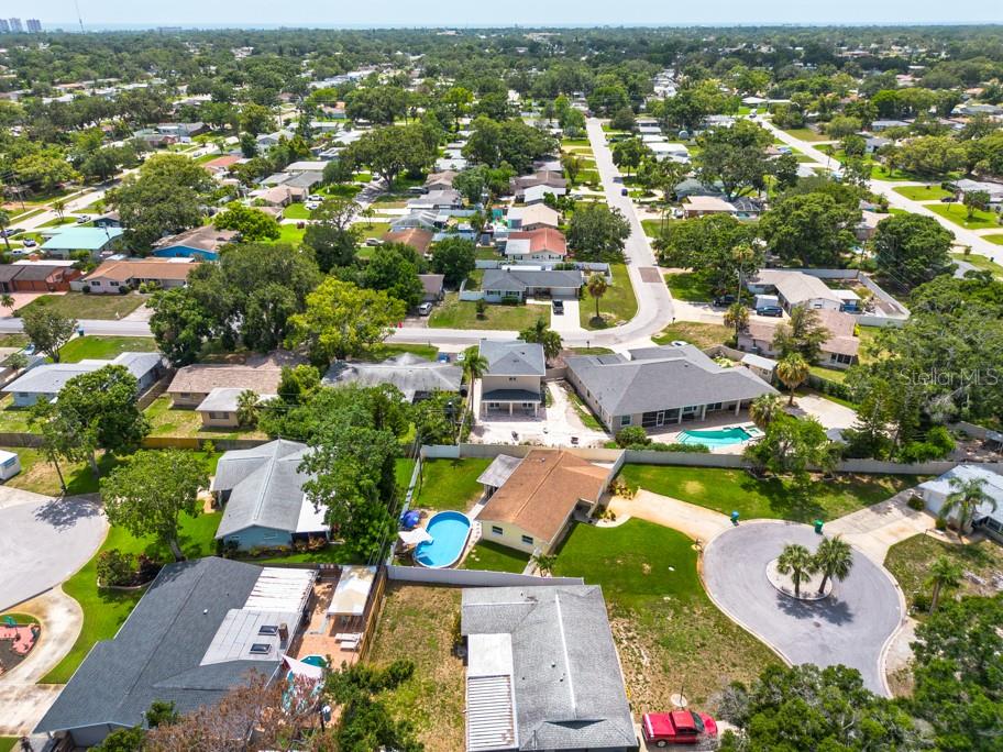 Listing photo id 49 for 11398 88th Avenue