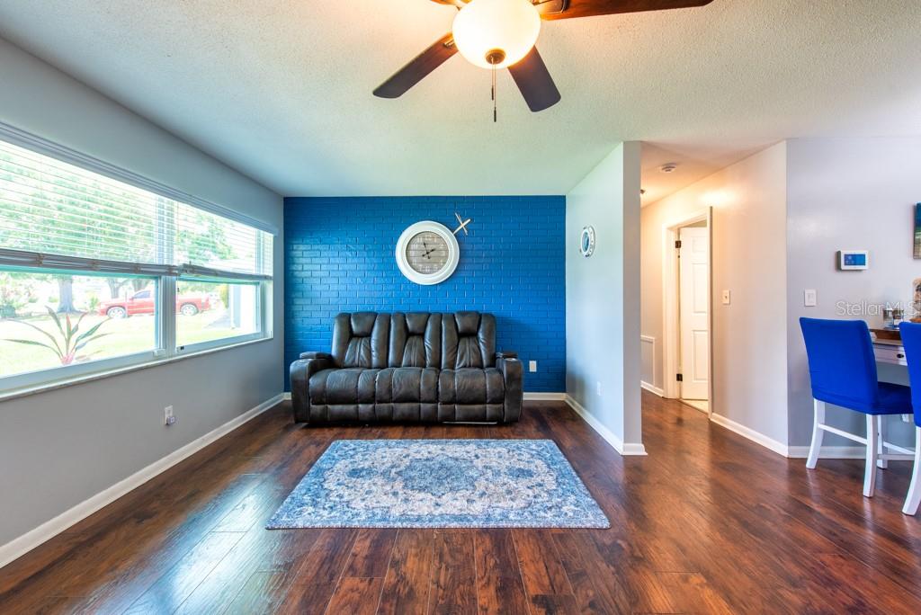 Listing photo id 4 for 11398 88th Avenue