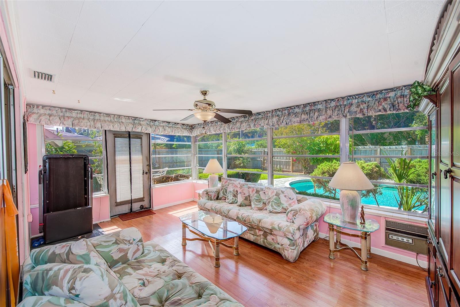 Image 19 of 45 For 11082 90th Terrace
