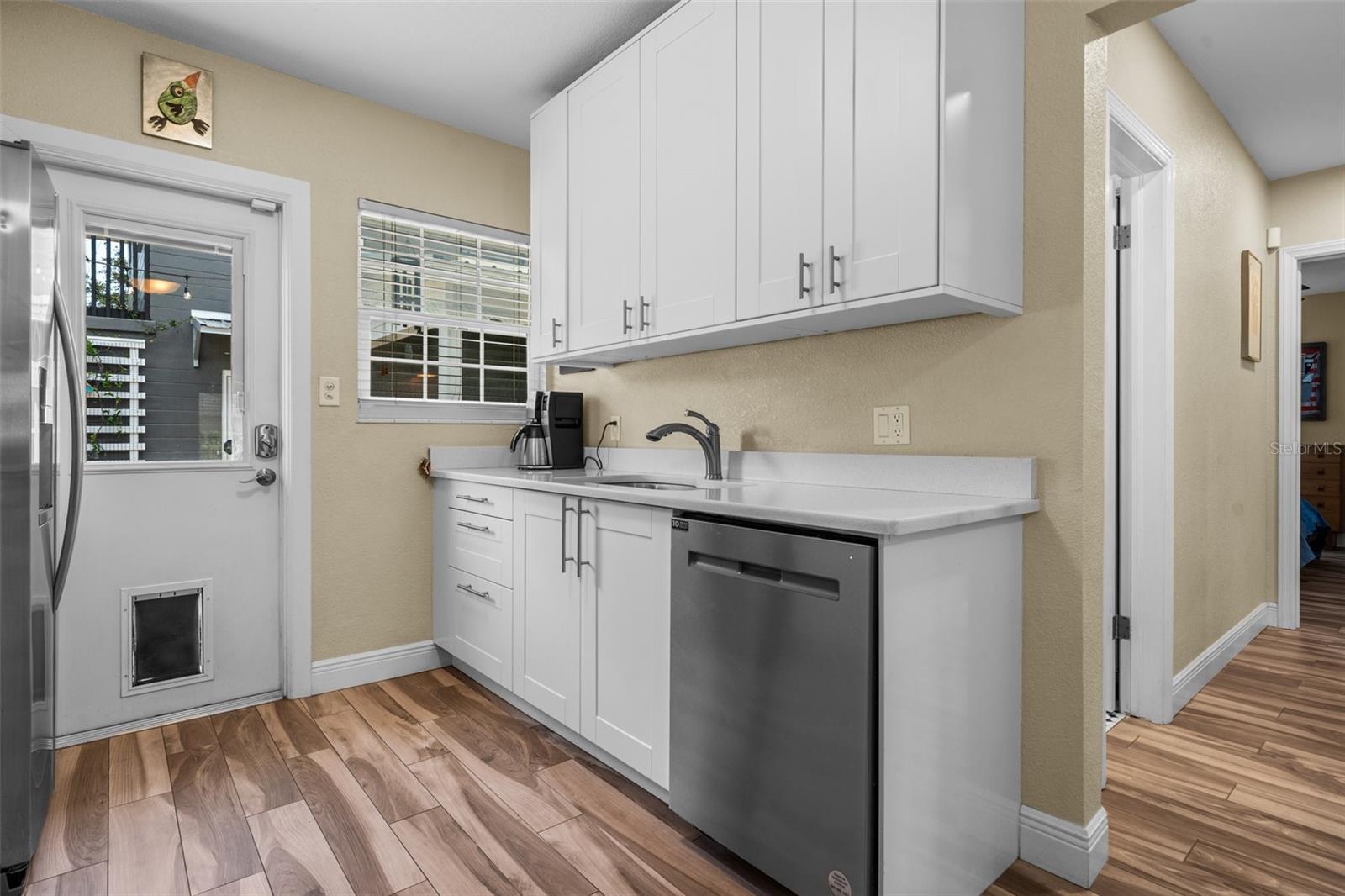 Listing photo id 26 for 1080 16th Avenue N