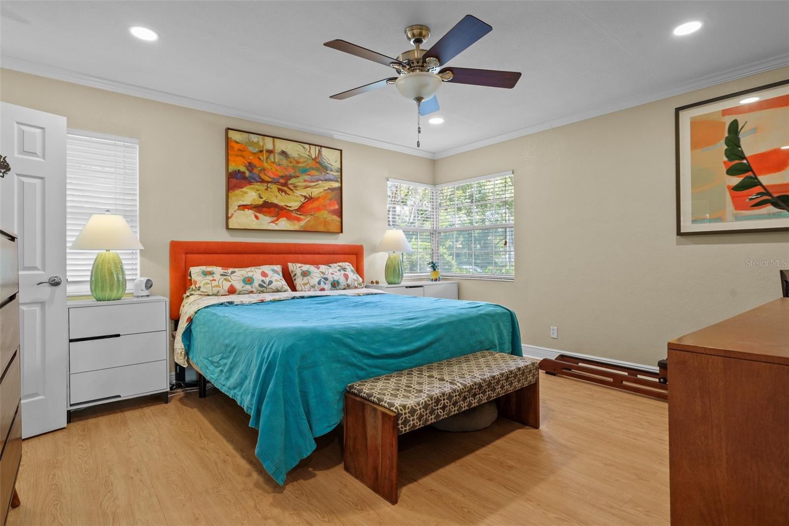 Listing photo id 27 for 1080 16th Avenue N