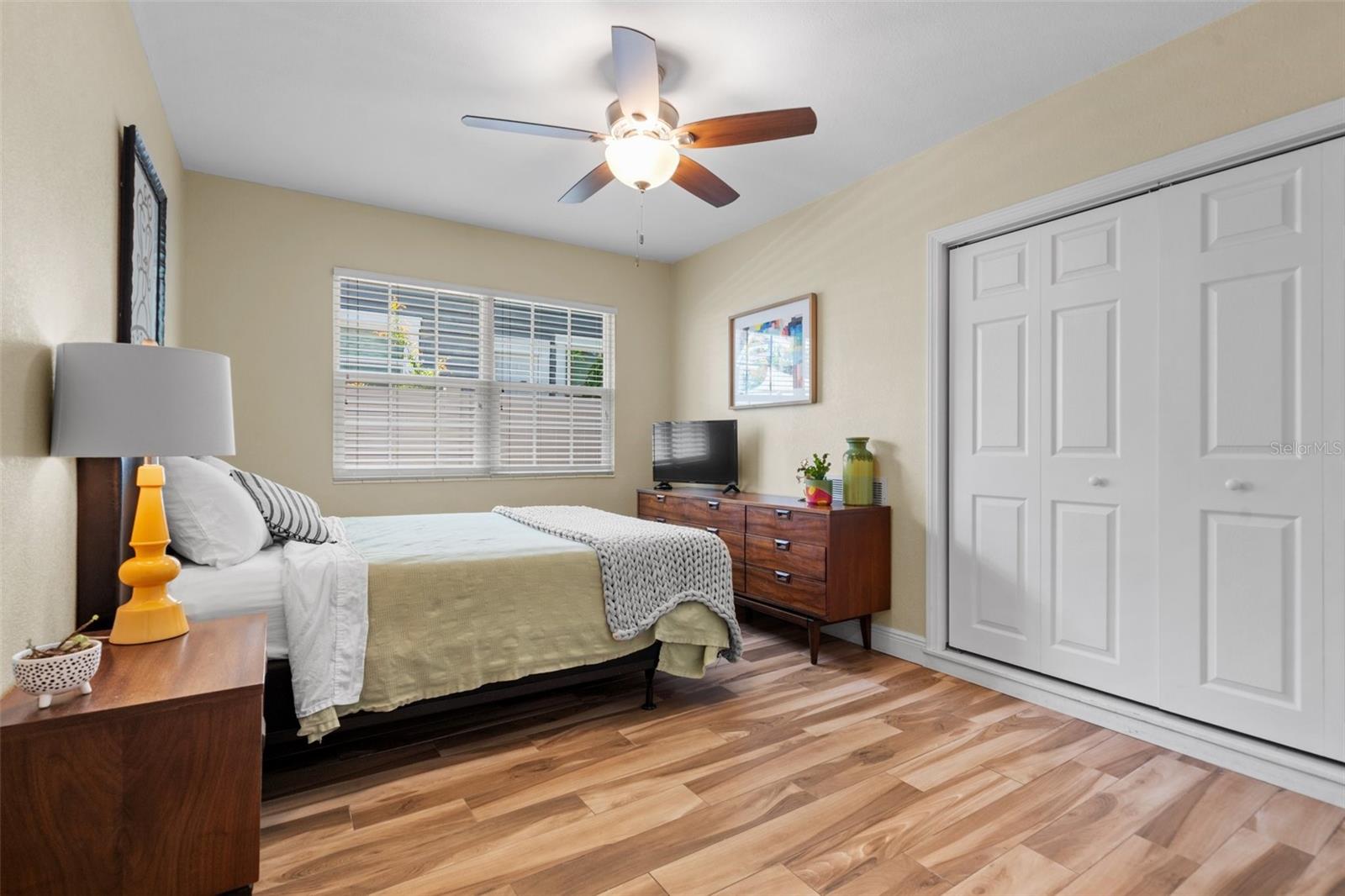 Listing photo id 32 for 1080 16th Avenue N