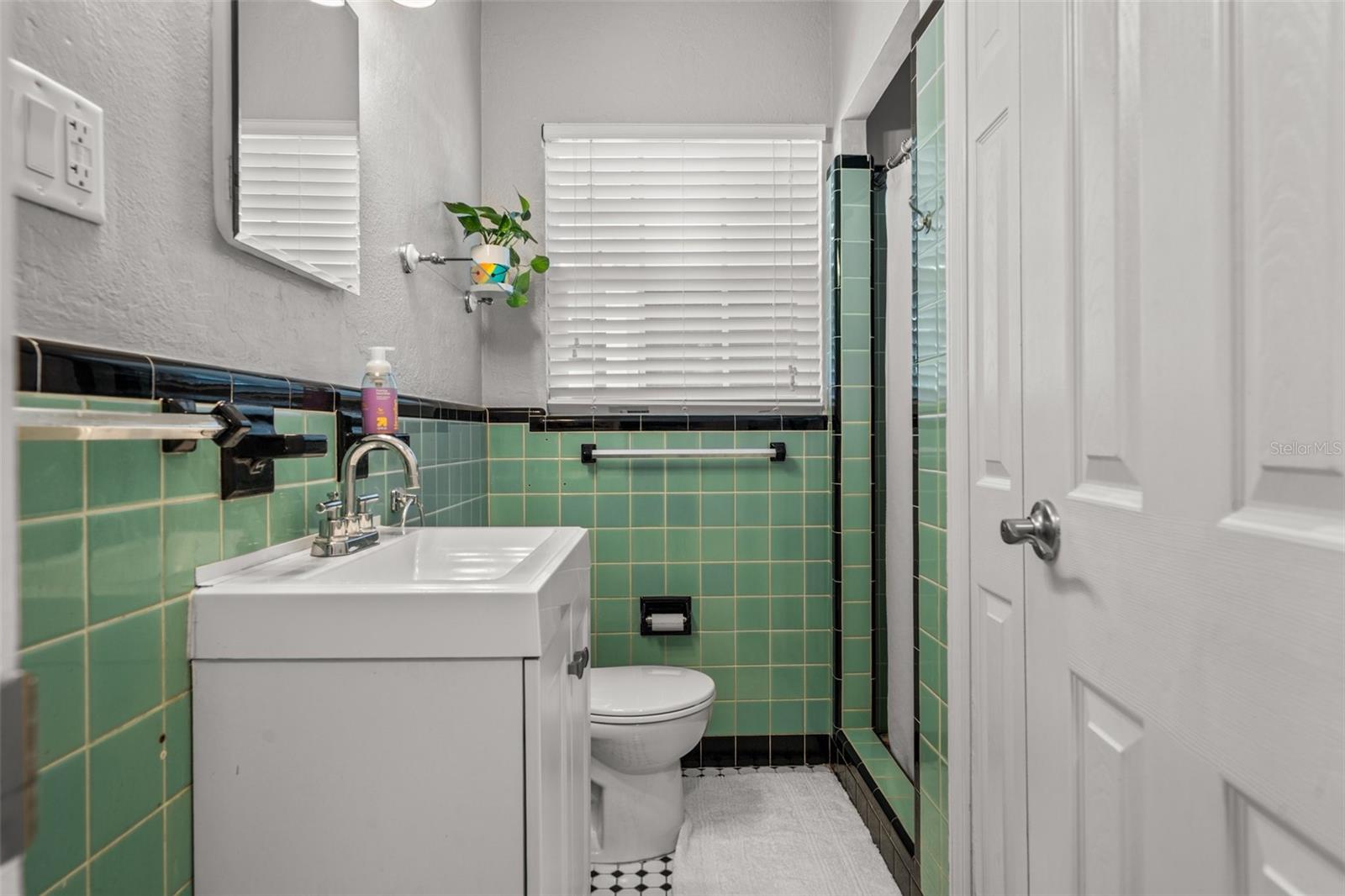 Listing photo id 34 for 1080 16th Avenue N