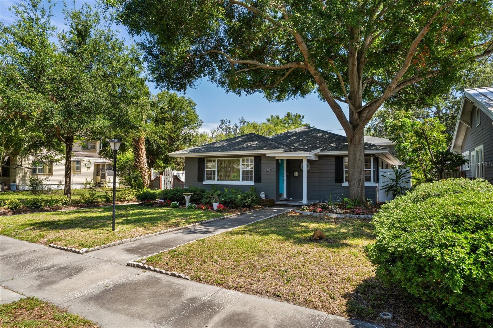 Listing photo id 2 for 1080 16th Avenue N