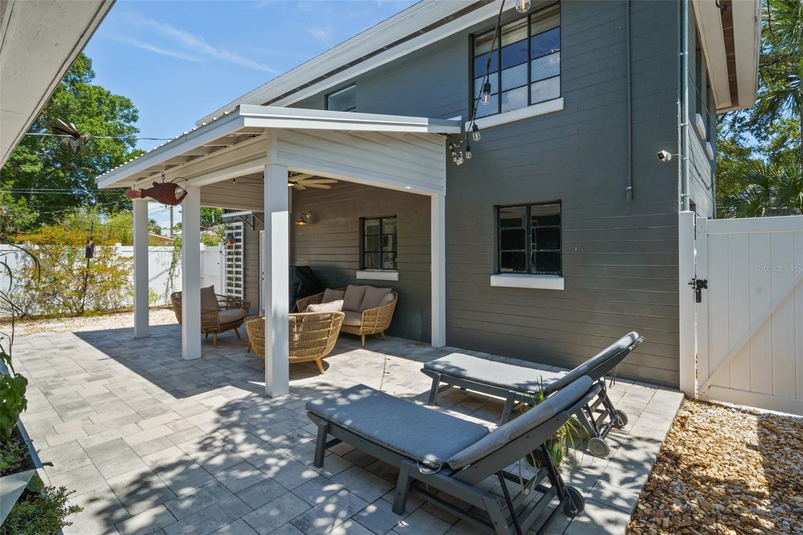 Listing photo id 38 for 1080 16th Avenue N