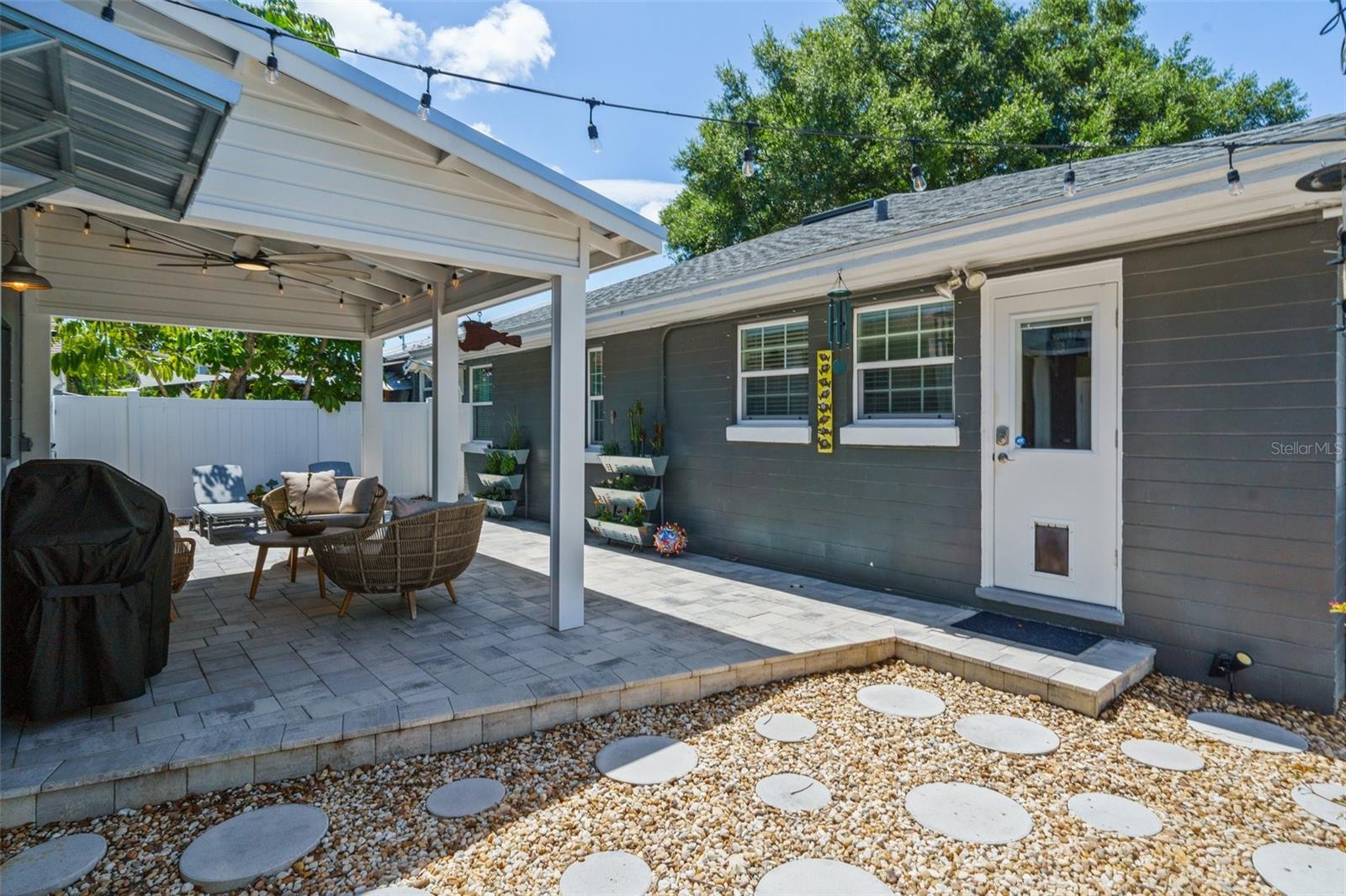 Listing photo id 40 for 1080 16th Avenue N