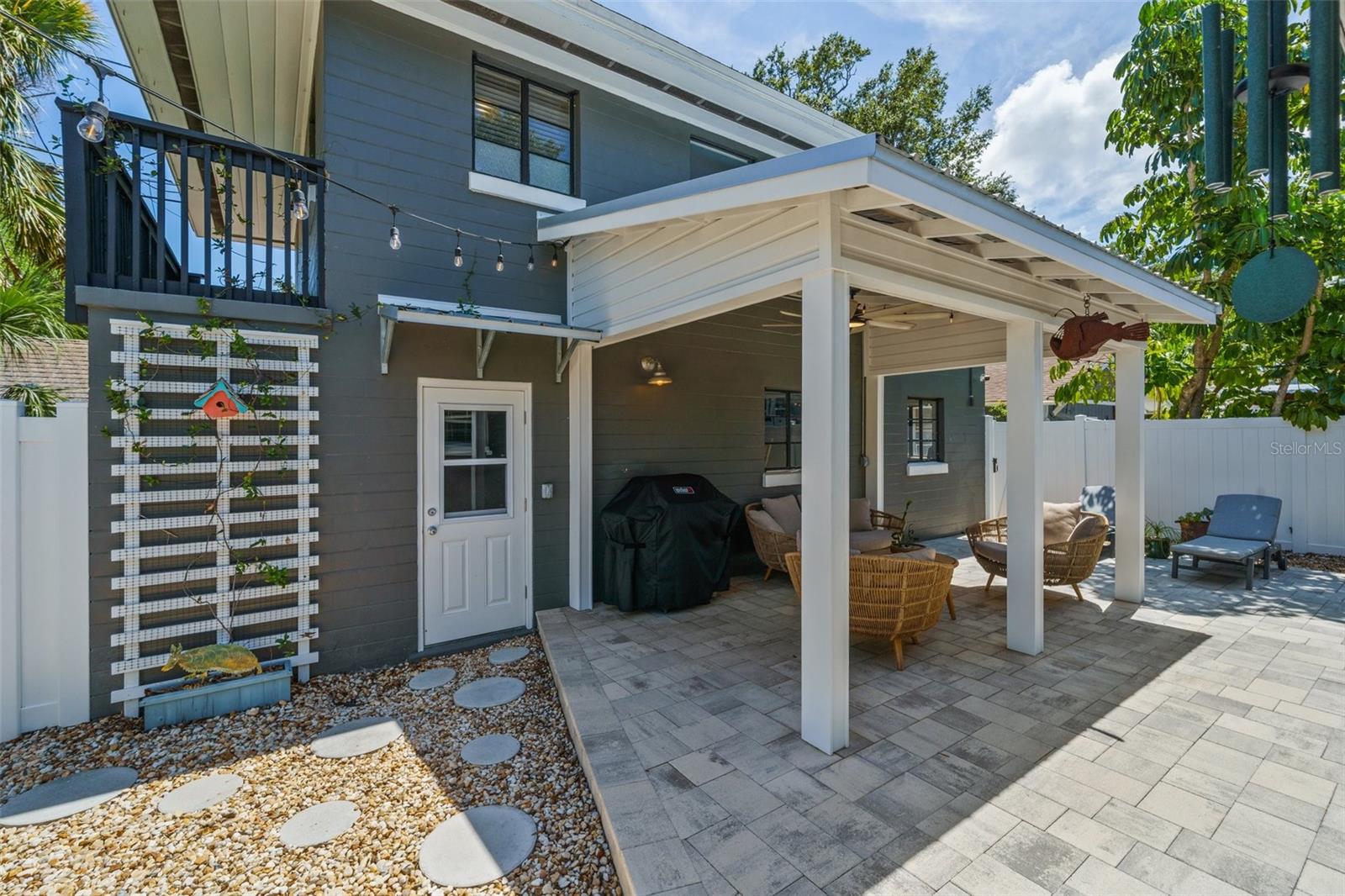 Listing photo id 41 for 1080 16th Avenue N