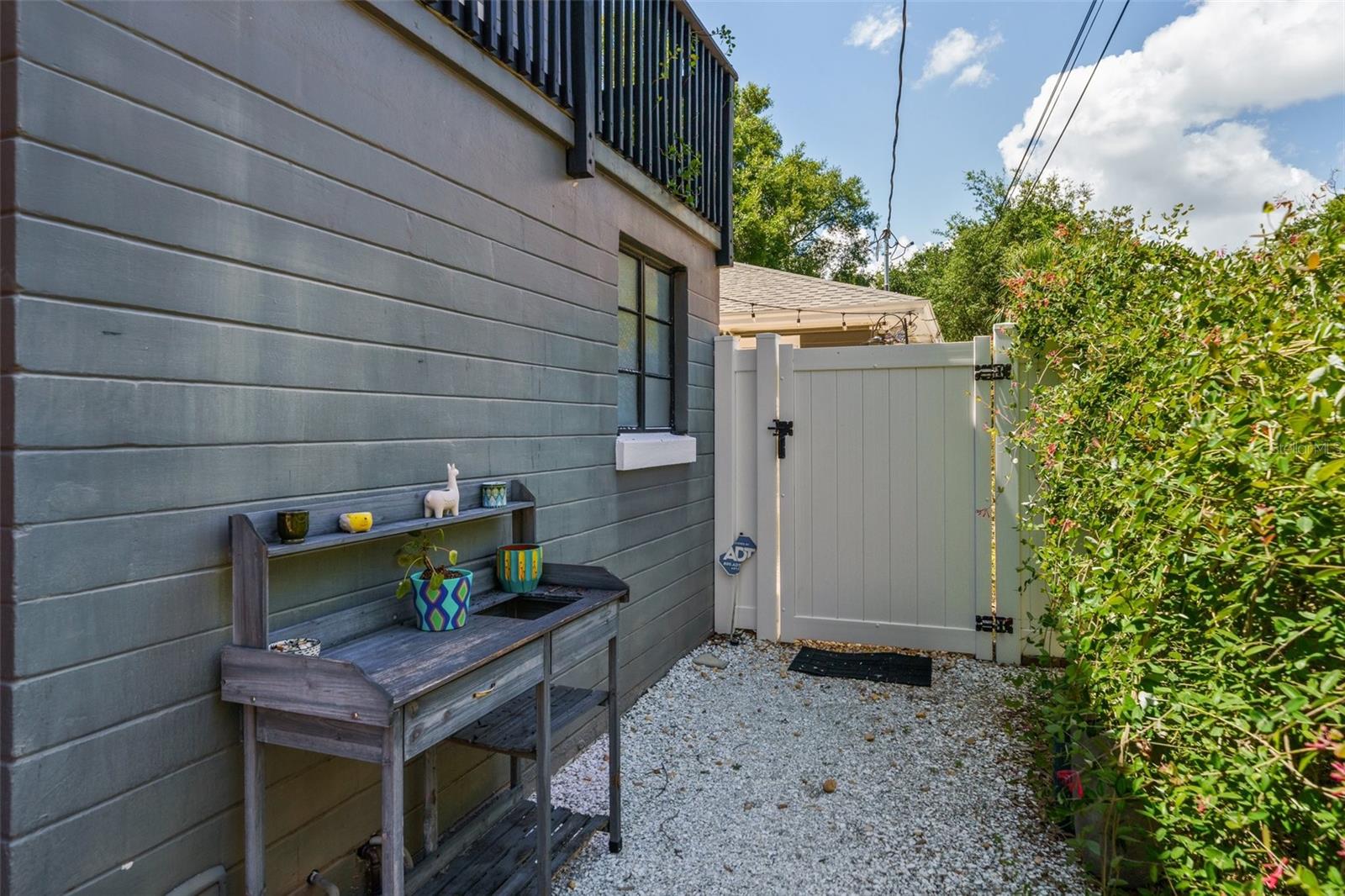 Listing photo id 47 for 1080 16th Avenue N