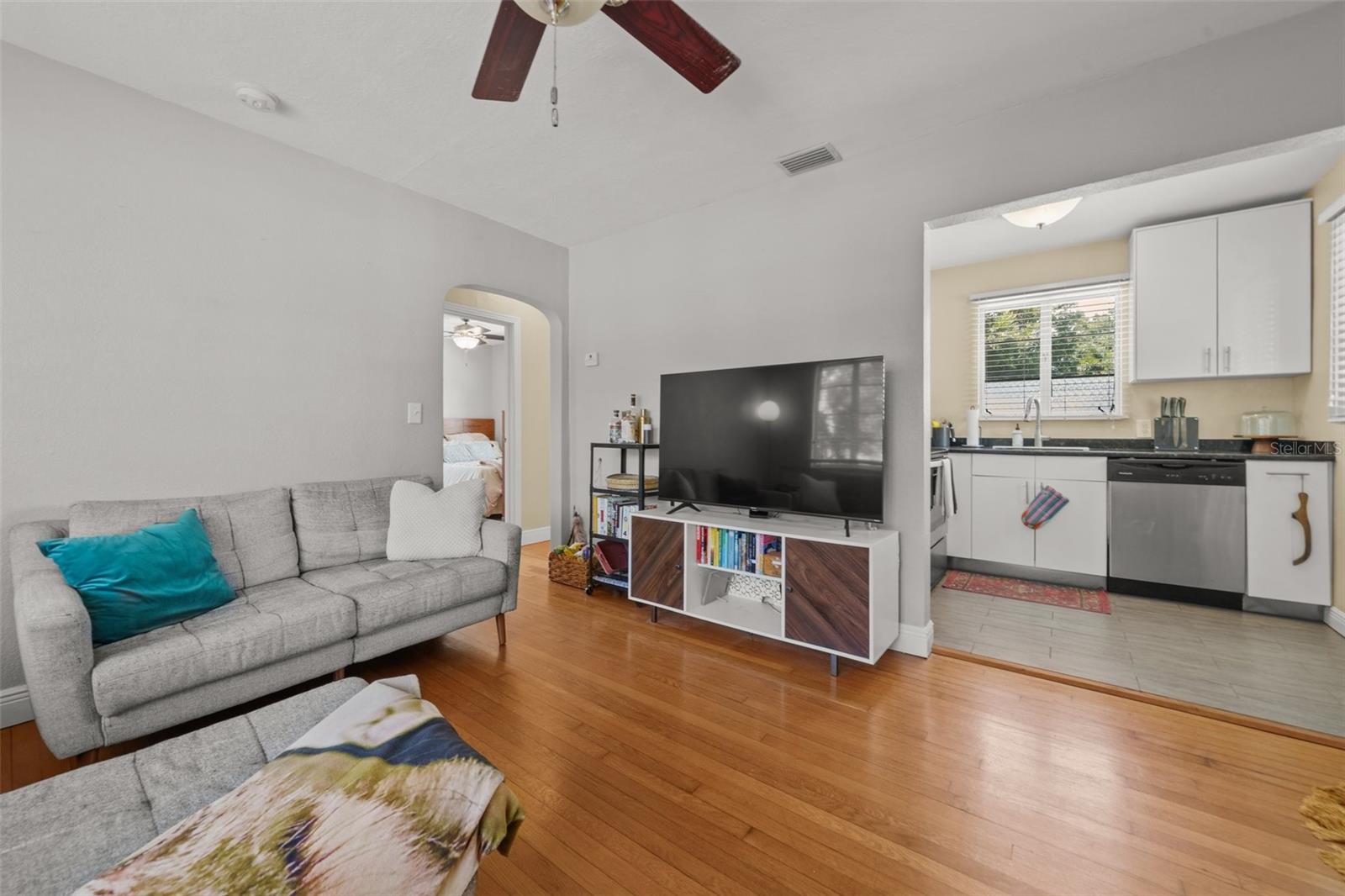 Listing photo id 51 for 1080 16th Avenue N