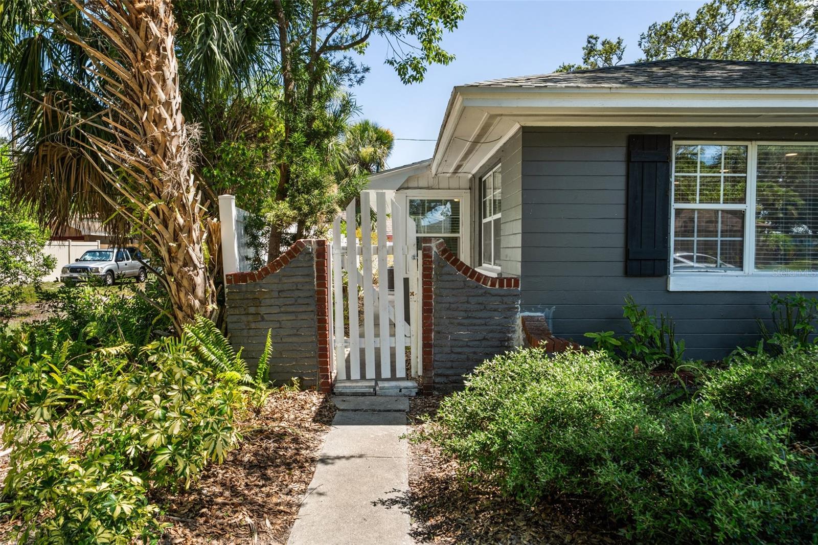 Listing photo id 4 for 1080 16th Avenue N