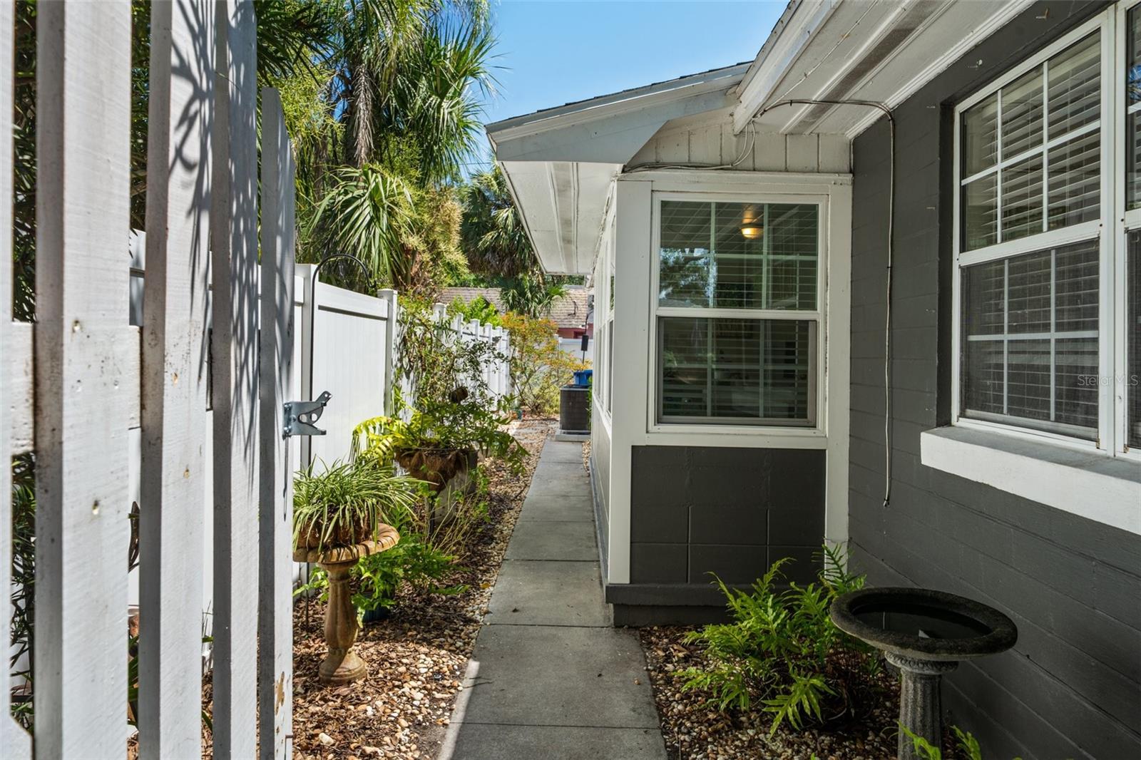 Listing photo id 59 for 1080 16th Avenue N