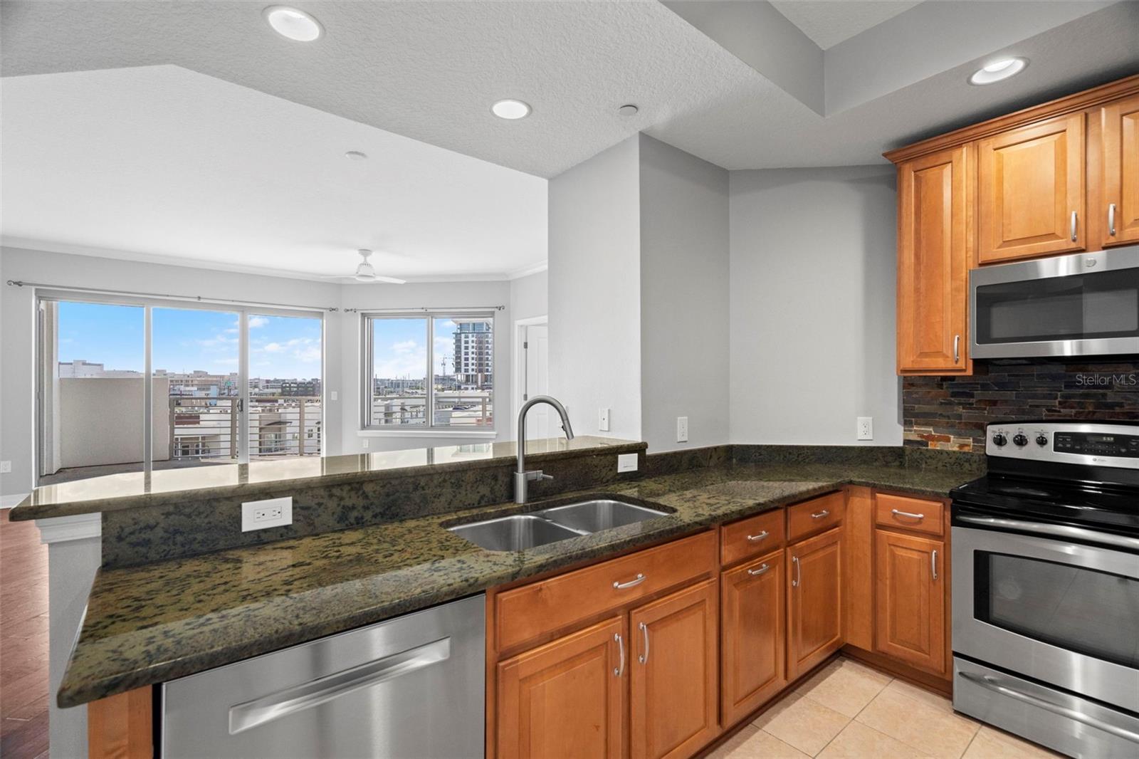 Image 10 of 53 For 1209 Cumberland Avenue 604