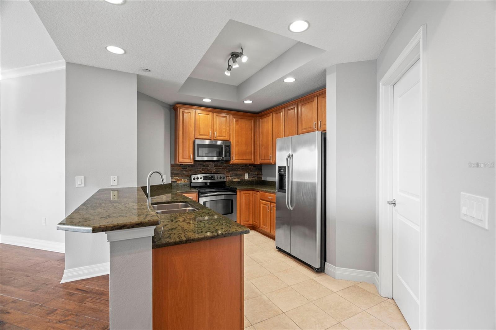 Image 11 of 53 For 1209 Cumberland Avenue 604