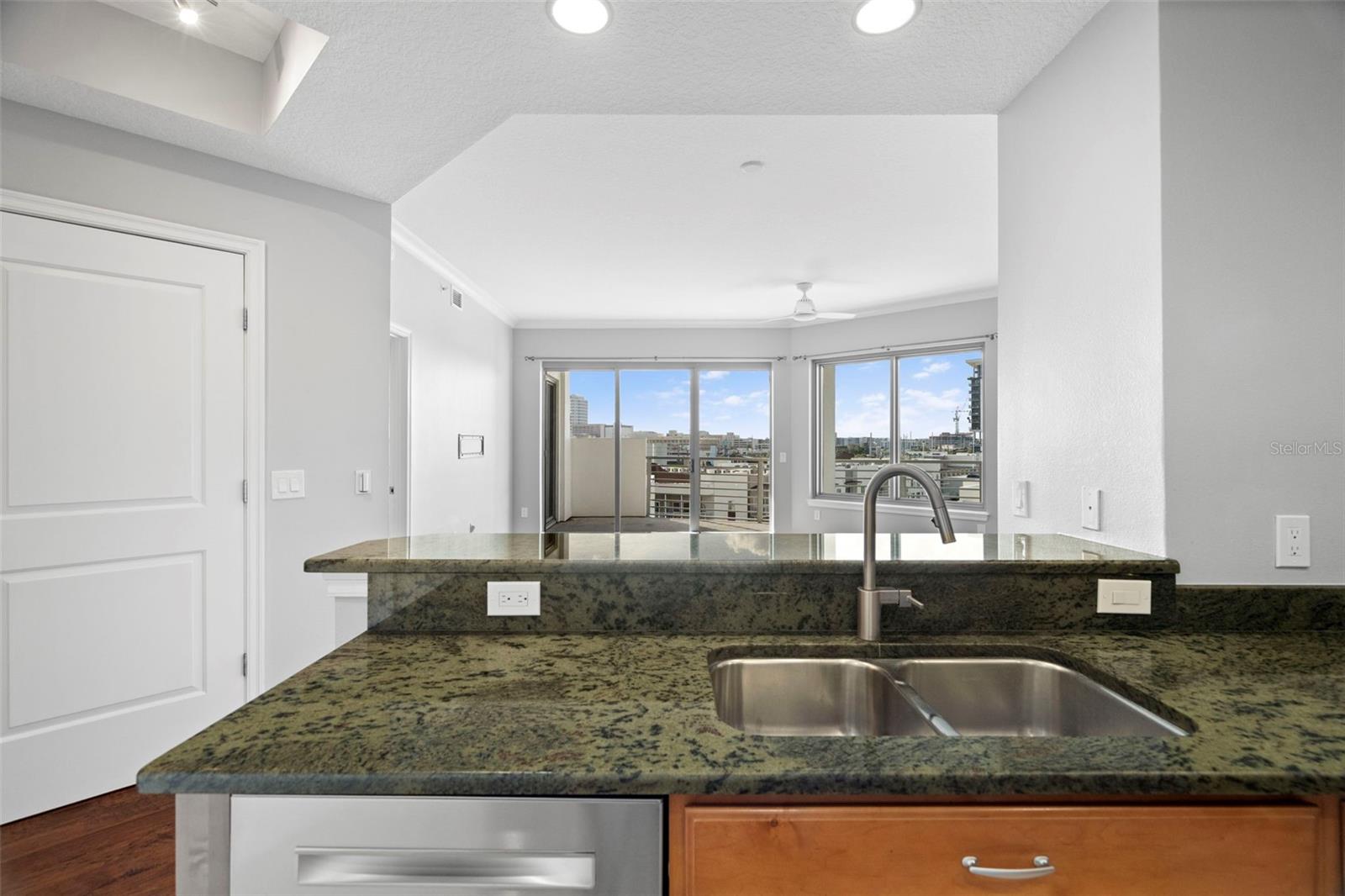 Image 13 of 53 For 1209 Cumberland Avenue 604