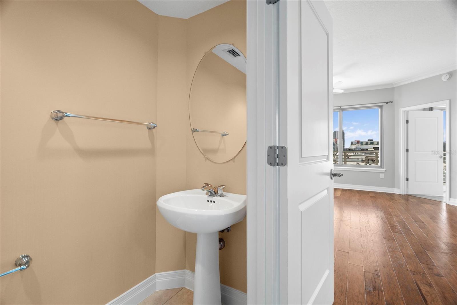 Image 26 of 53 For 1209 Cumberland Avenue 604