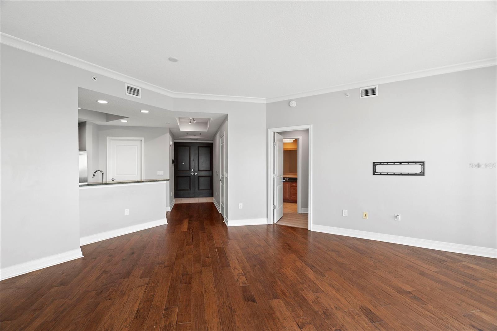 Image 9 of 53 For 1209 Cumberland Avenue 604
