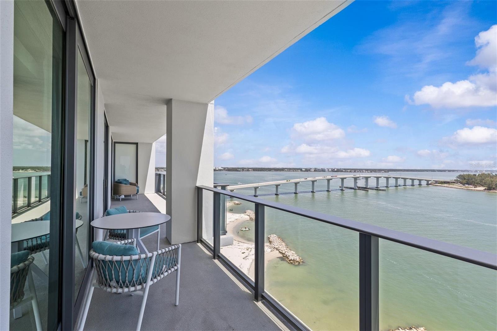 Image 16 of 56 For 691 Gulfview Boulevard 1211