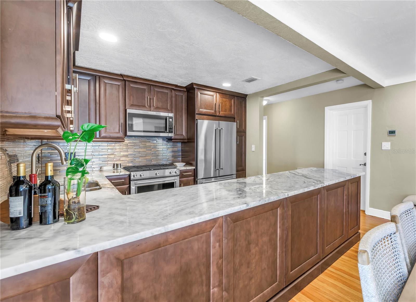 Listing photo id 10 for 200 Lamara Way Ne