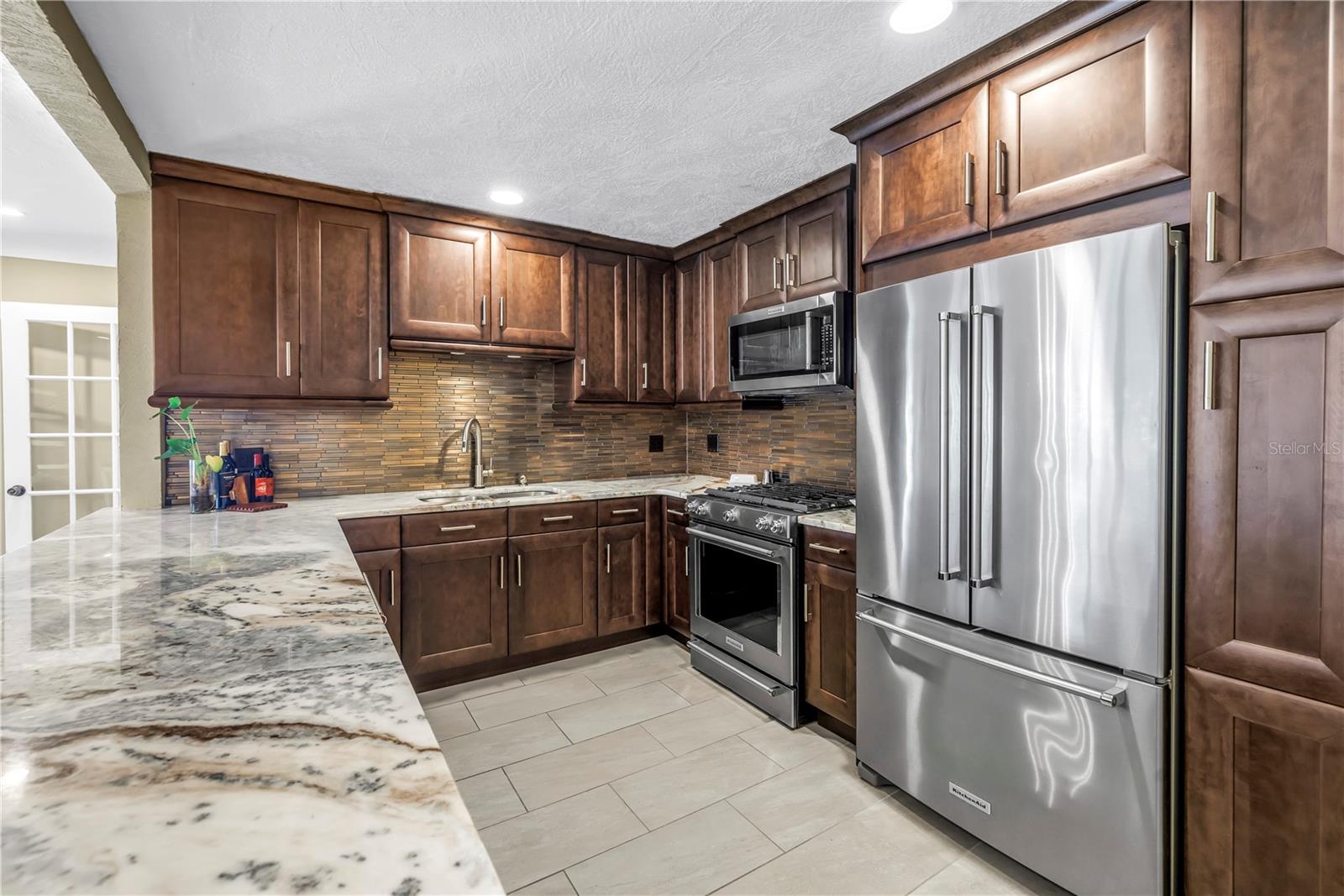 Listing photo id 11 for 200 Lamara Way Ne