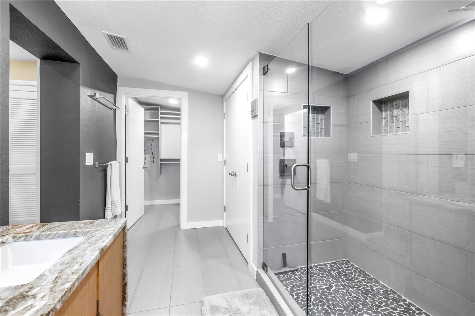 Listing photo id 17 for 200 Lamara Way Ne