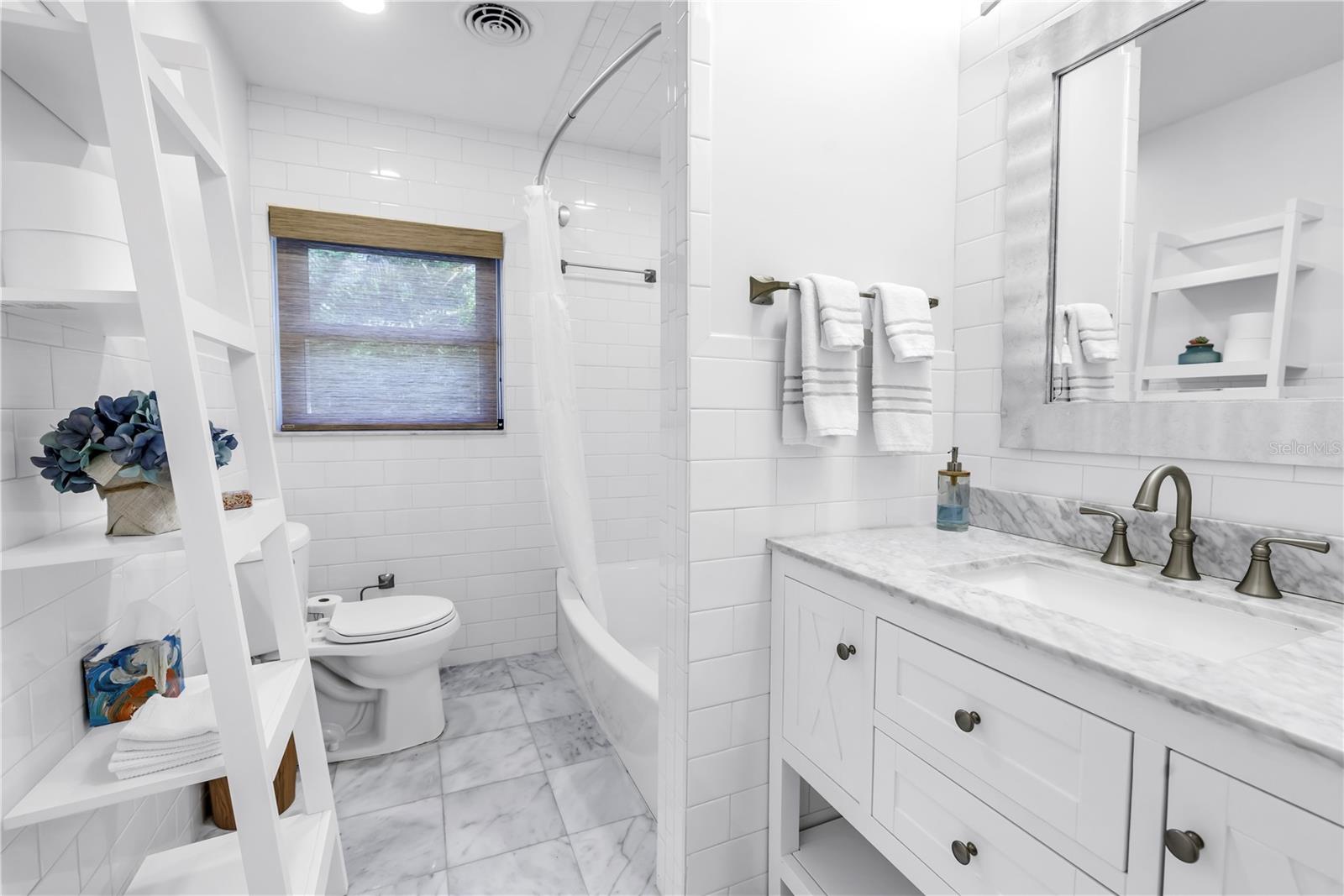 Listing photo id 19 for 200 Lamara Way Ne