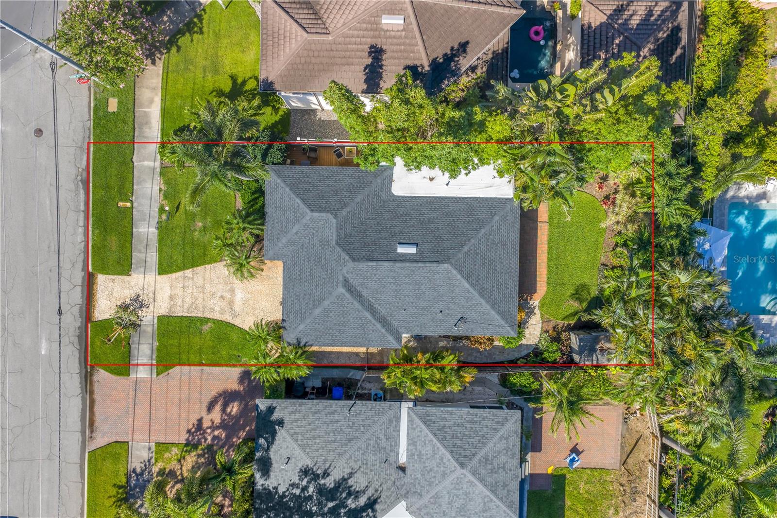 Listing photo id 25 for 200 Lamara Way Ne