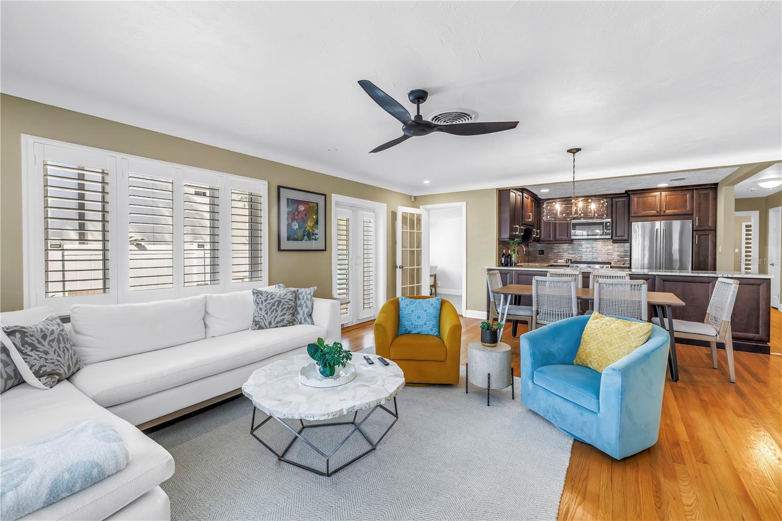 Listing photo id 5 for 200 Lamara Way Ne