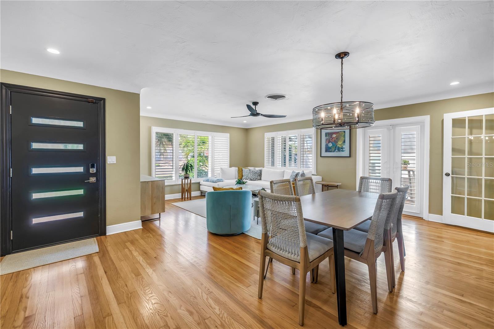 Listing photo id 6 for 200 Lamara Way Ne