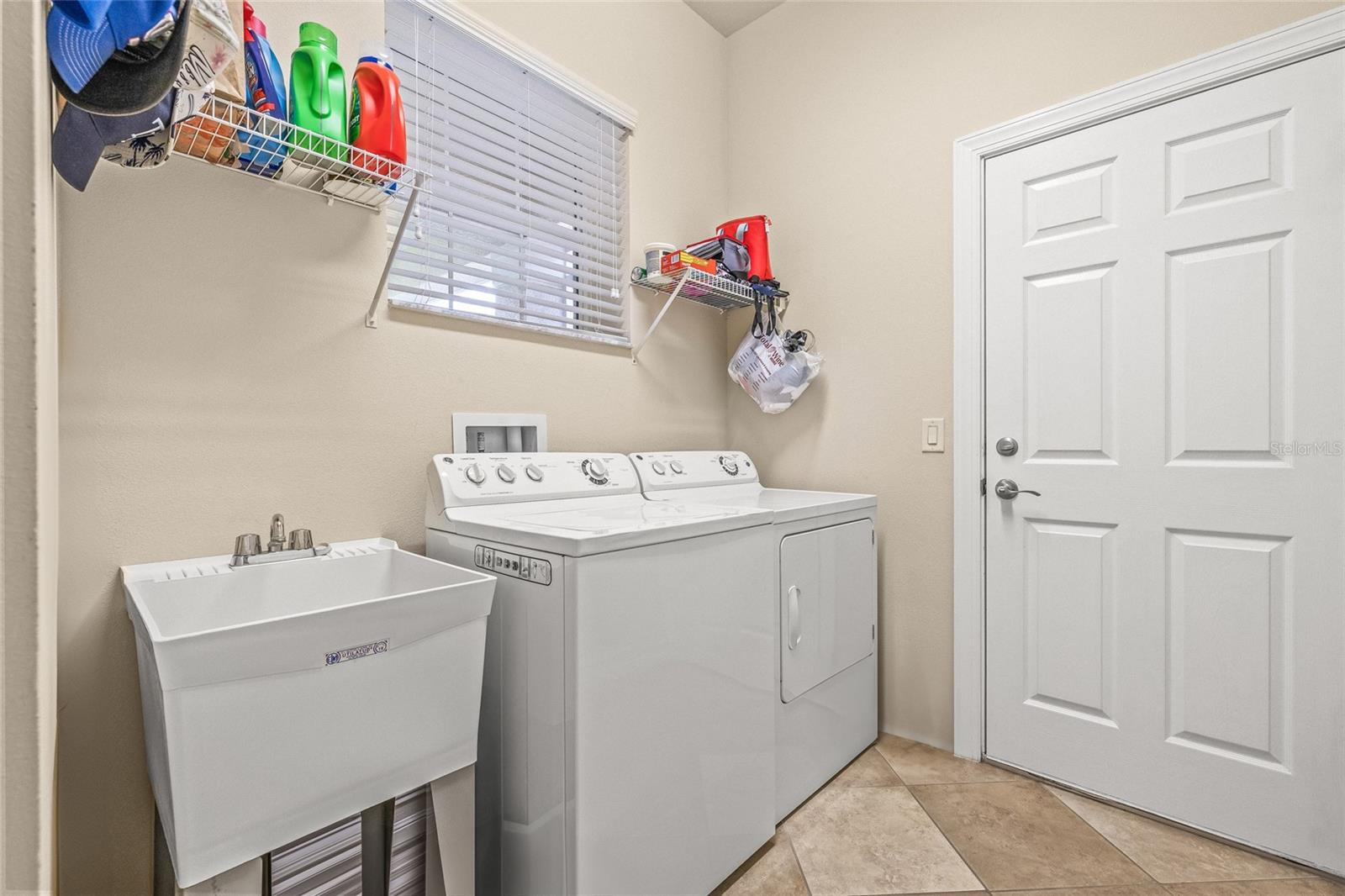 Image 33 of 59 For 4911 Rock Island Court