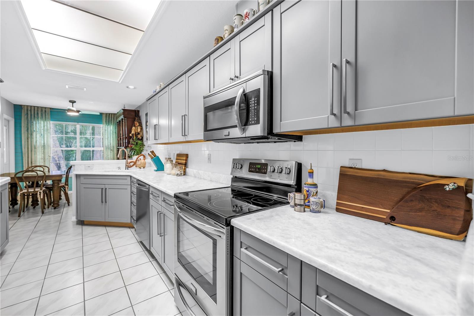 Image 14 of 61 For 5090 White Pine Circle Ne