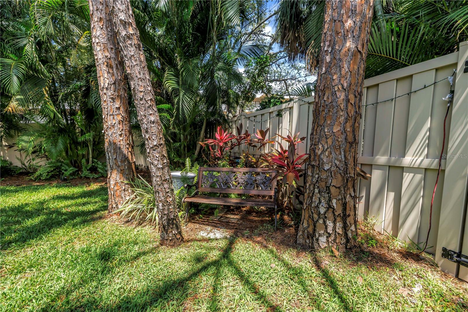 Image 23 of 61 For 5090 White Pine Circle Ne