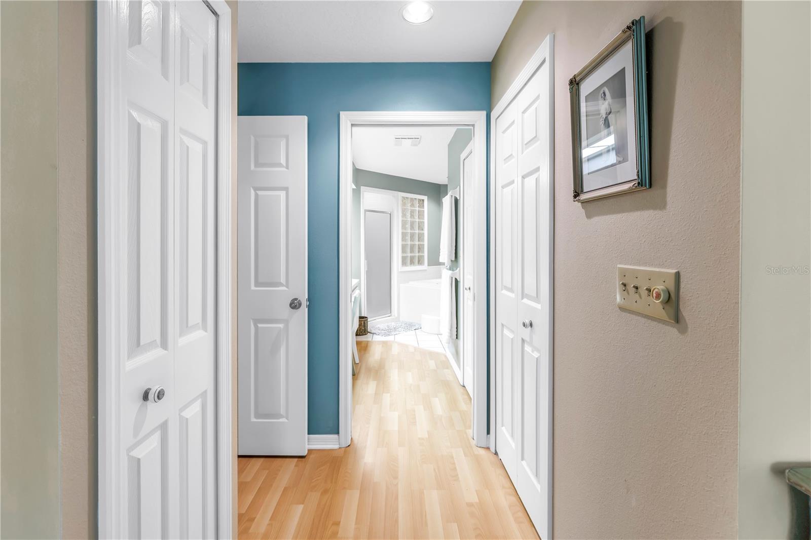 Image 30 of 61 For 5090 White Pine Circle Ne
