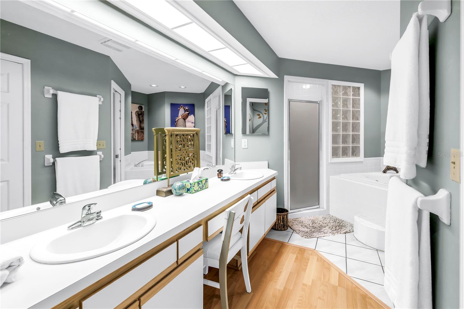Image 31 of 61 For 5090 White Pine Circle Ne