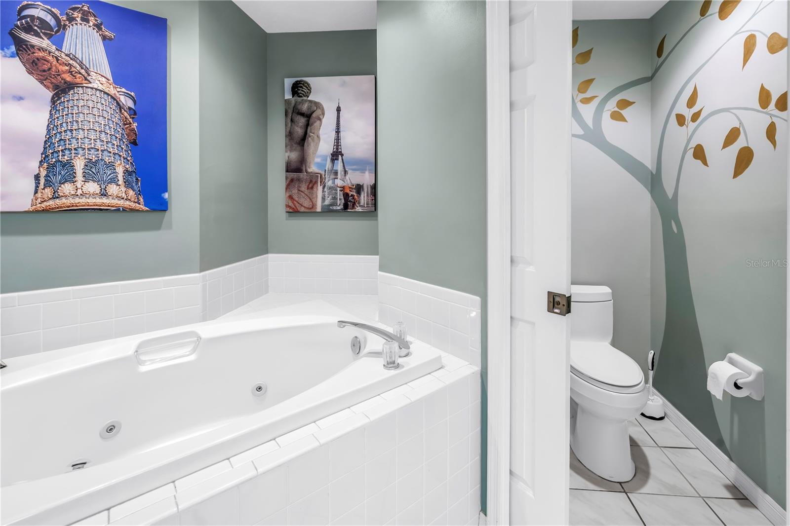Image 33 of 61 For 5090 White Pine Circle Ne