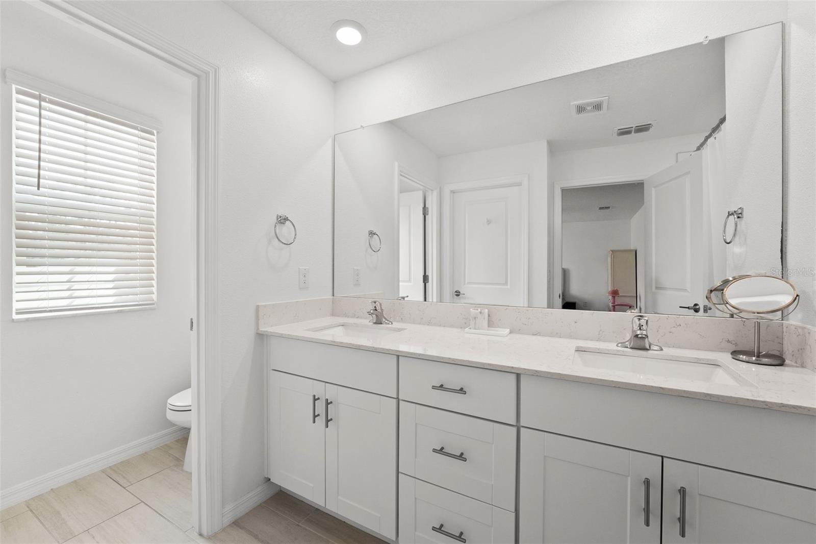 Image 12 of 29 For 9815 Carabiner Way